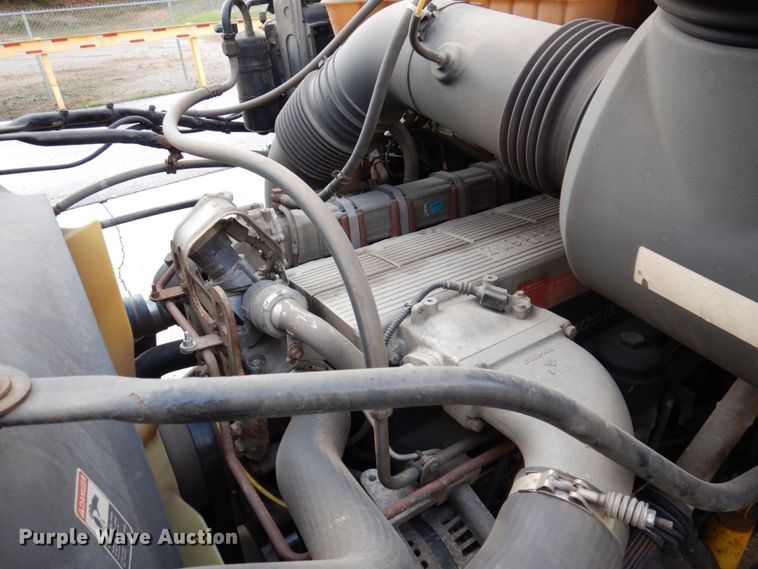 image for item JL9904 2007 Sterling A9500 semi truck