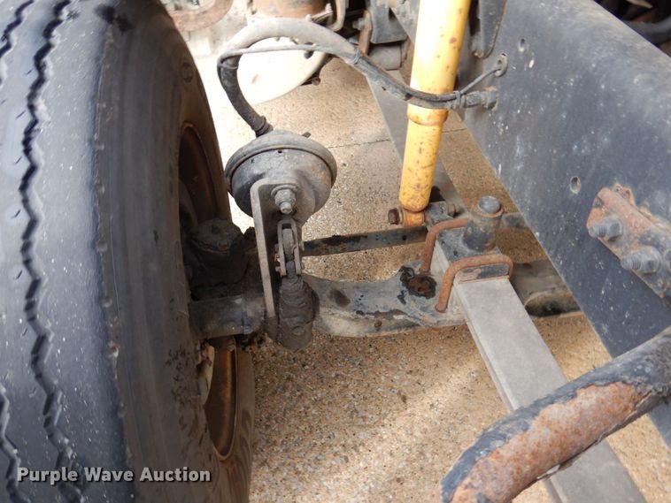 image for item JL9904 2007 Sterling A9500 semi truck