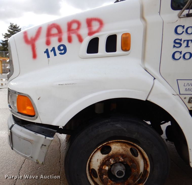 image for item JL9904 2007 Sterling A9500 semi truck