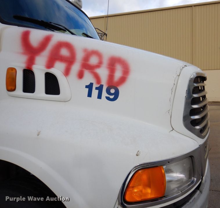 image for item JL9904 2007 Sterling A9500 semi truck