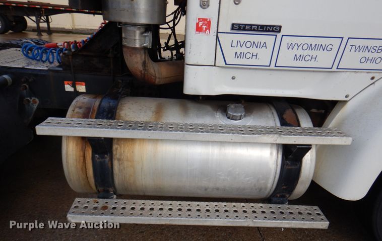 image for item JL9904 2007 Sterling A9500 semi truck