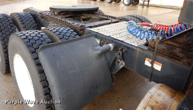 image for item JL9904 2007 Sterling A9500 semi truck