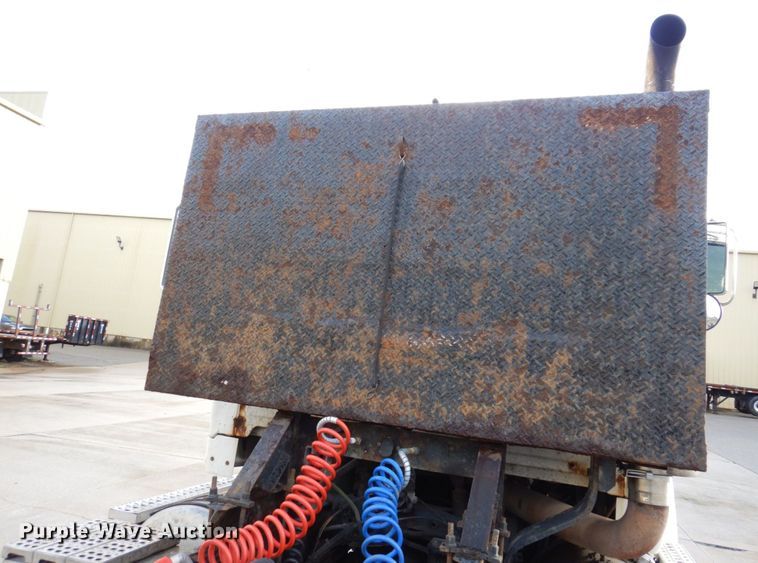 image for item JL9904 2007 Sterling A9500 semi truck