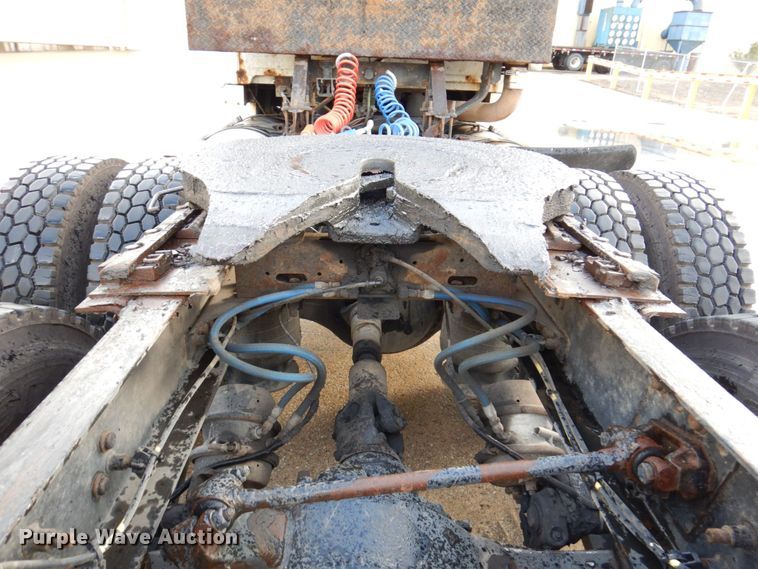 image for item JL9904 2007 Sterling A9500 semi truck