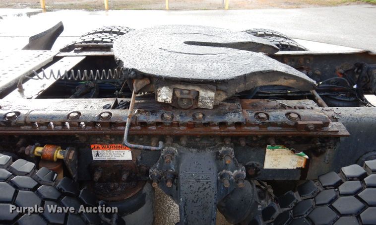 image for item JL9904 2007 Sterling A9500 semi truck