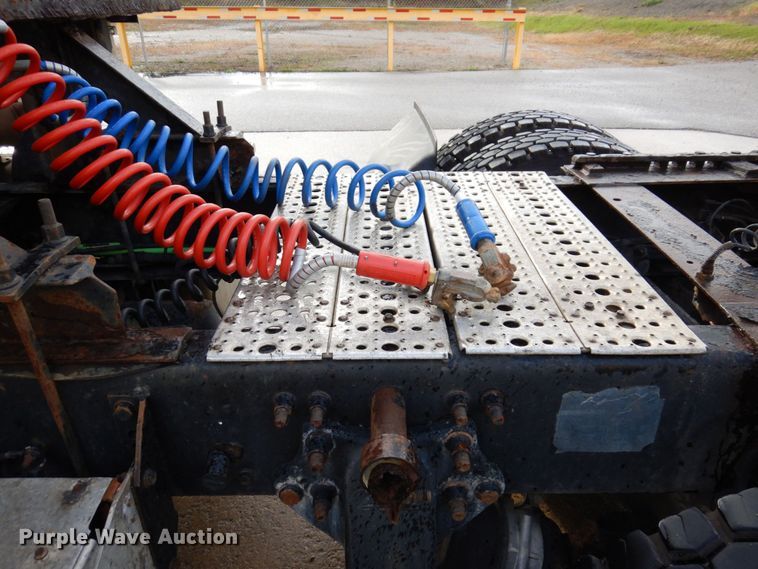 image for item JL9904 2007 Sterling A9500 semi truck