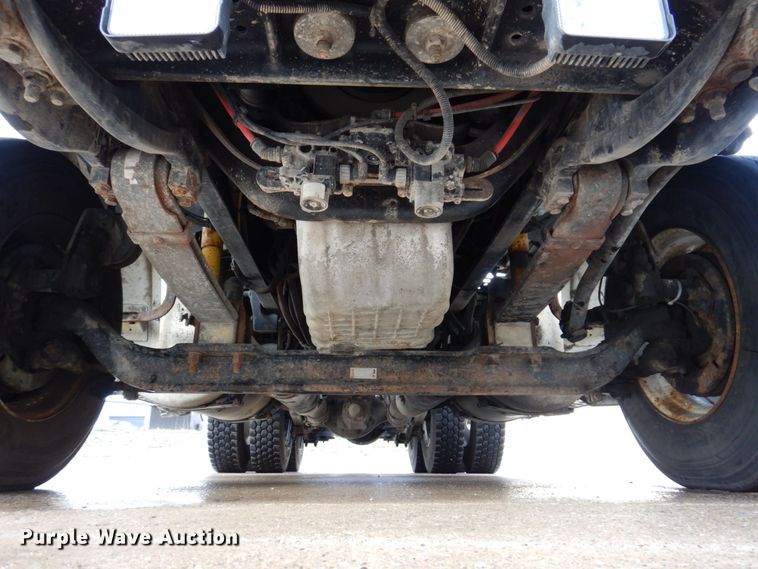 image for item JL9904 2007 Sterling A9500 semi truck