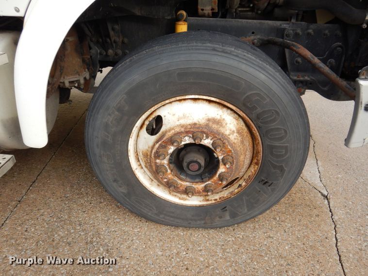 image for item JL9904 2007 Sterling A9500 semi truck