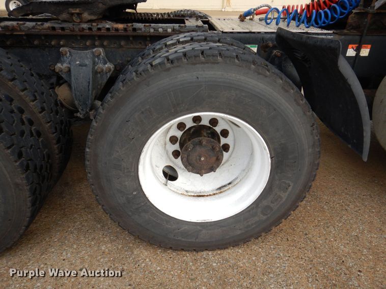 image for item JL9904 2007 Sterling A9500 semi truck