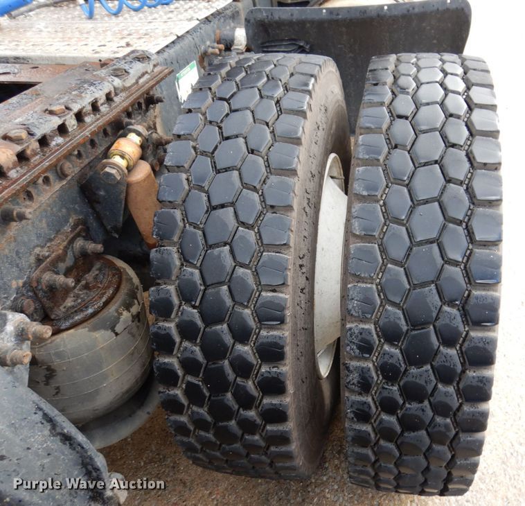 image for item JL9904 2007 Sterling A9500 semi truck