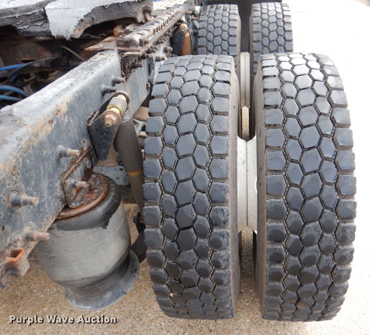 image for item JL9904 2007 Sterling A9500 semi truck