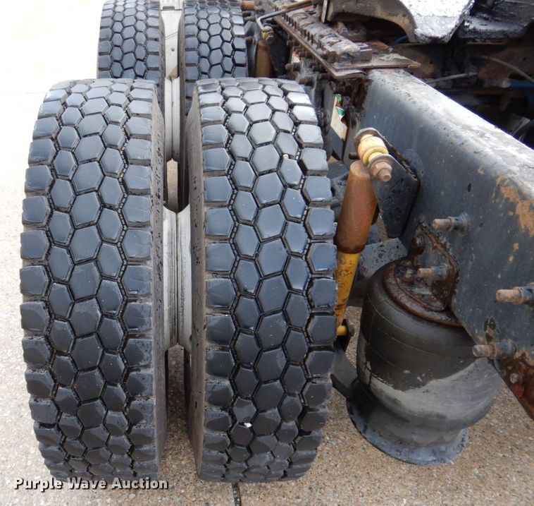 image for item JL9904 2007 Sterling A9500 semi truck