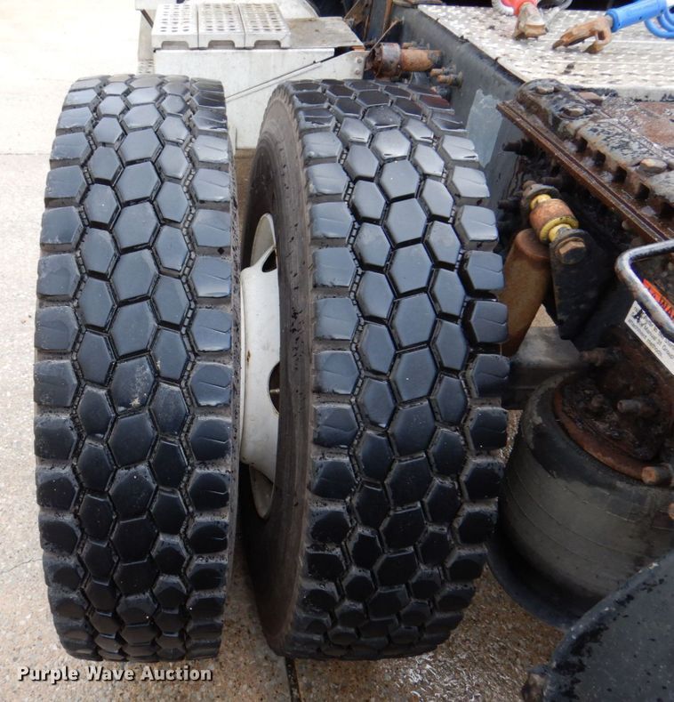 image for item JL9904 2007 Sterling A9500 semi truck