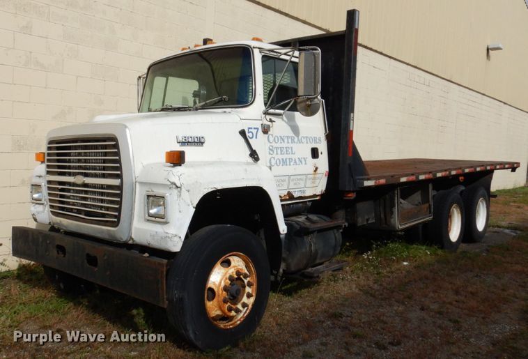 image for item JL9905 1994 Ford LNT8000 flatbed truck