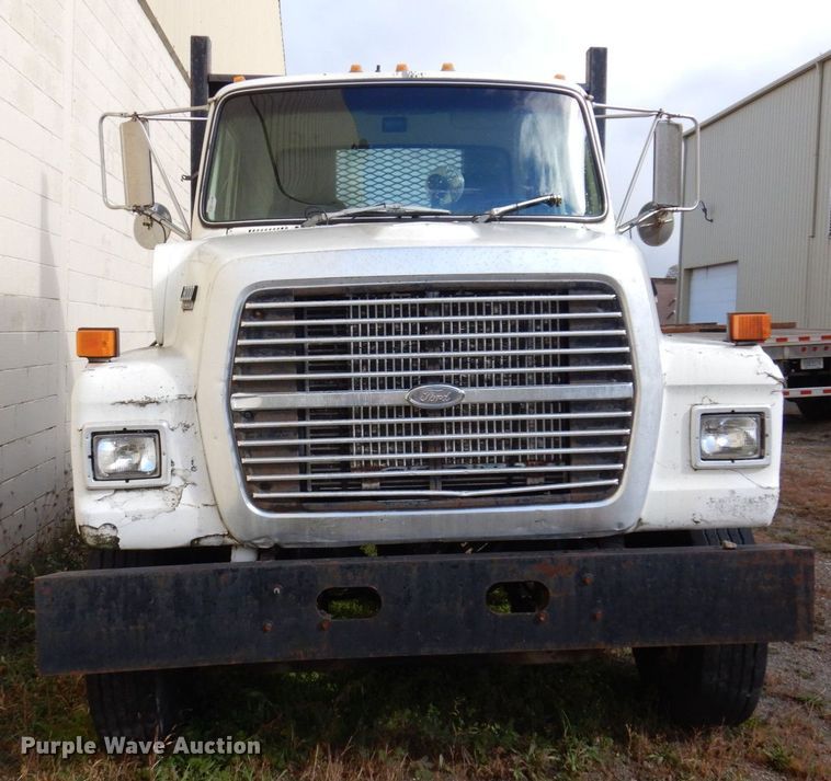 image for item JL9905 1994 Ford LNT8000 flatbed truck