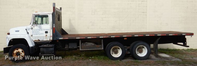 image for item JL9905 1994 Ford LNT8000 flatbed truck