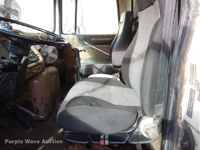 image for item JL9905 1994 Ford LNT8000 flatbed truck