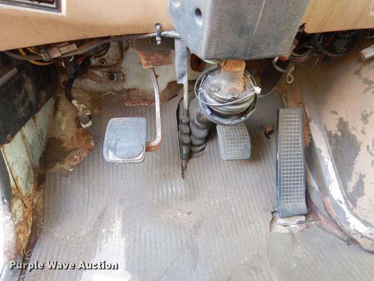 image for item JL9905 1994 Ford LNT8000 flatbed truck