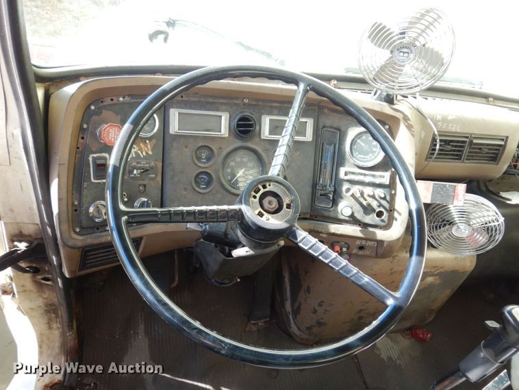 image for item JL9905 1994 Ford LNT8000 flatbed truck