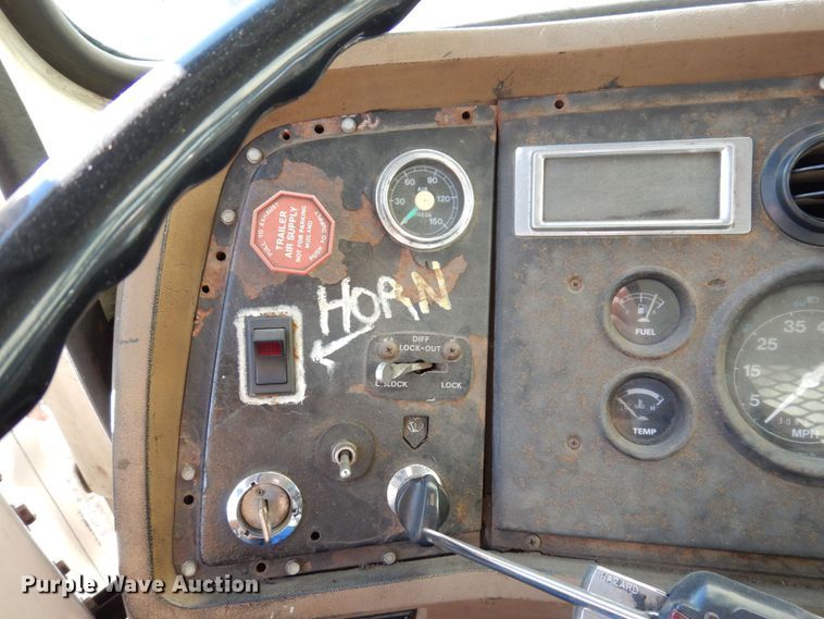 image for item JL9905 1994 Ford LNT8000 flatbed truck