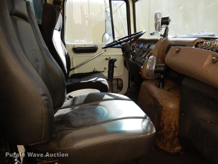 image for item JL9905 1994 Ford LNT8000 flatbed truck