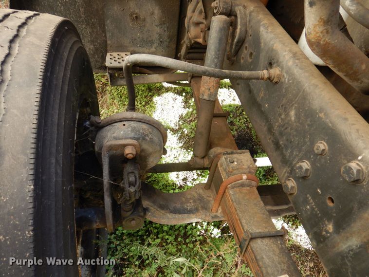 image for item JL9905 1994 Ford LNT8000 flatbed truck