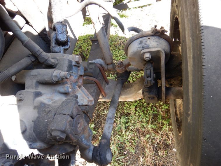 image for item JL9905 1994 Ford LNT8000 flatbed truck