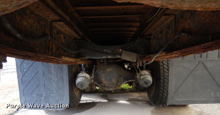 image for item JL9905 1994 Ford LNT8000 flatbed truck