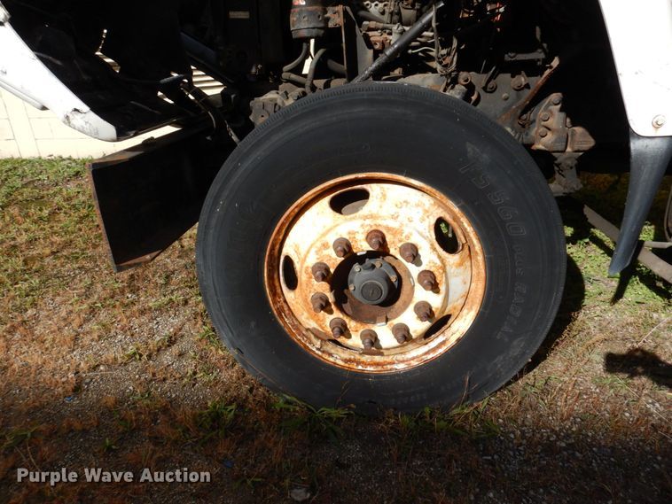 image for item JL9905 1994 Ford LNT8000 flatbed truck