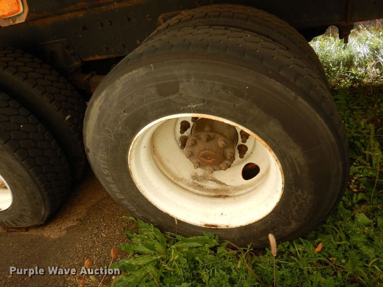 image for item JL9905 1994 Ford LNT8000 flatbed truck