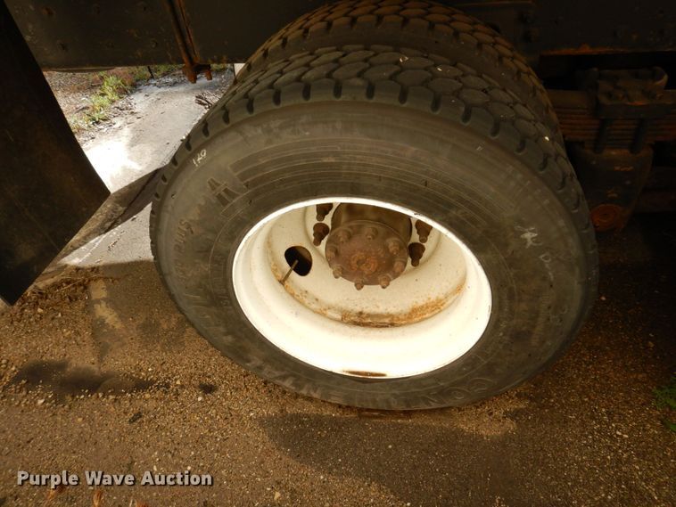 image for item JL9905 1994 Ford LNT8000 flatbed truck