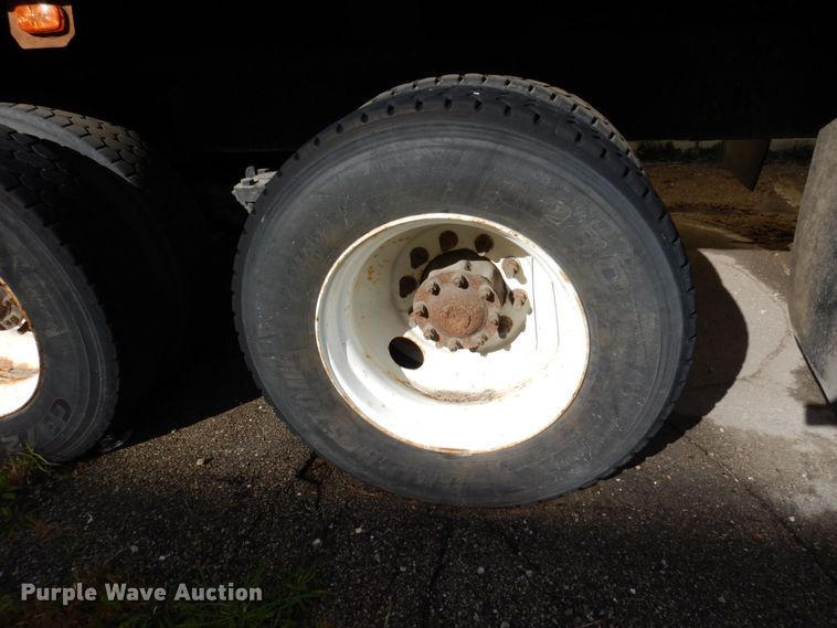 image for item JL9905 1994 Ford LNT8000 flatbed truck