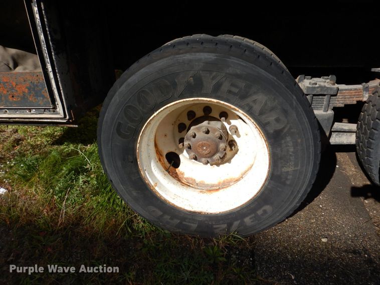 image for item JL9905 1994 Ford LNT8000 flatbed truck