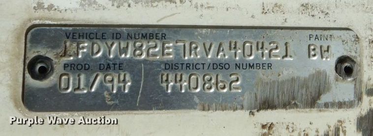 image for item JL9905 1994 Ford LNT8000 flatbed truck