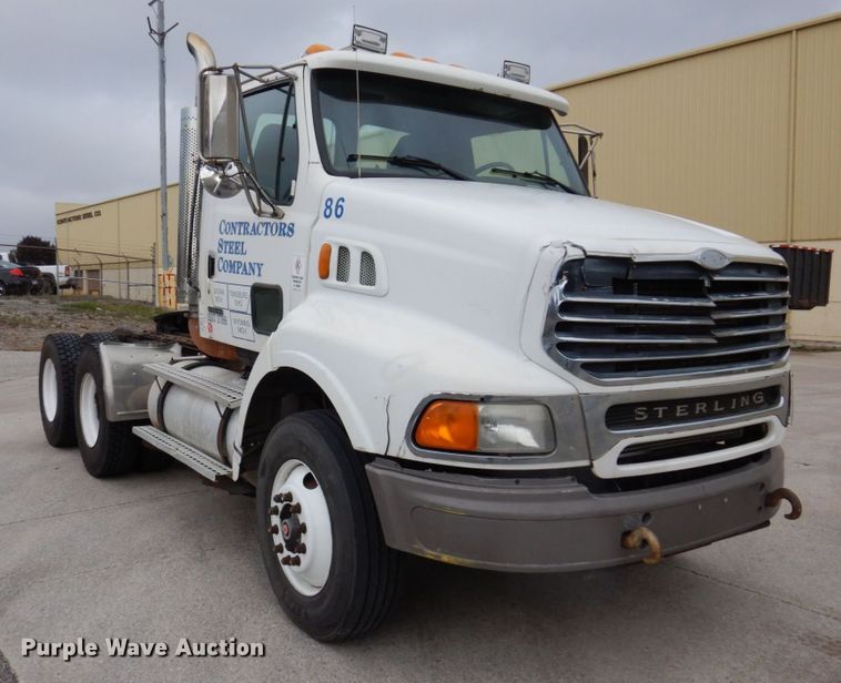 image for item JL9906 2001 Sterling A9500 semi truck