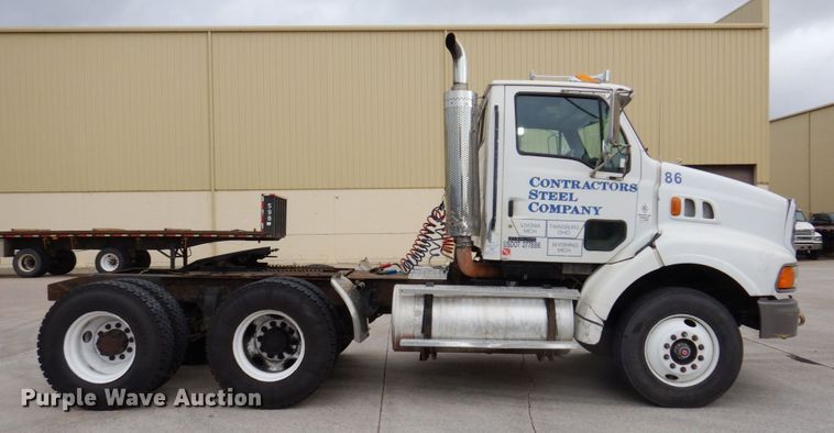 image for item JL9906 2001 Sterling A9500 semi truck