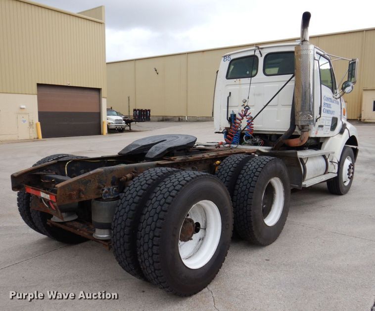 image for item JL9906 2001 Sterling A9500 semi truck