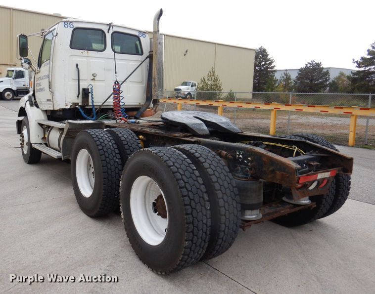 image for item JL9906 2001 Sterling A9500 semi truck