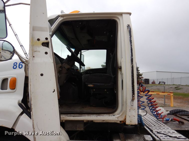 image for item JL9906 2001 Sterling A9500 semi truck