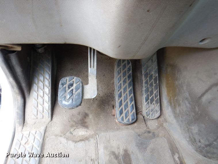 image for item JL9906 2001 Sterling A9500 semi truck