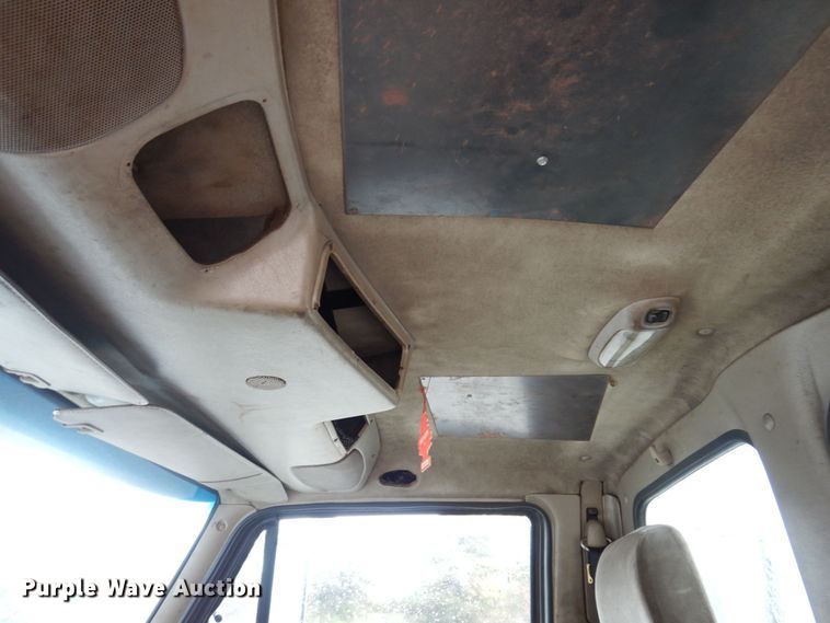 image for item JL9906 2001 Sterling A9500 semi truck