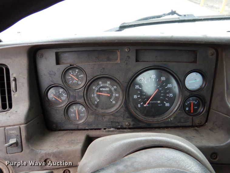 image for item JL9906 2001 Sterling A9500 semi truck