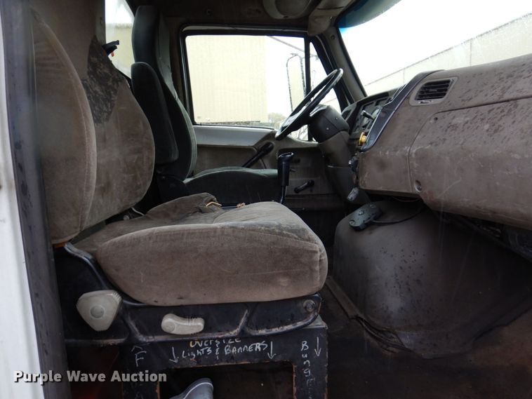 image for item JL9906 2001 Sterling A9500 semi truck