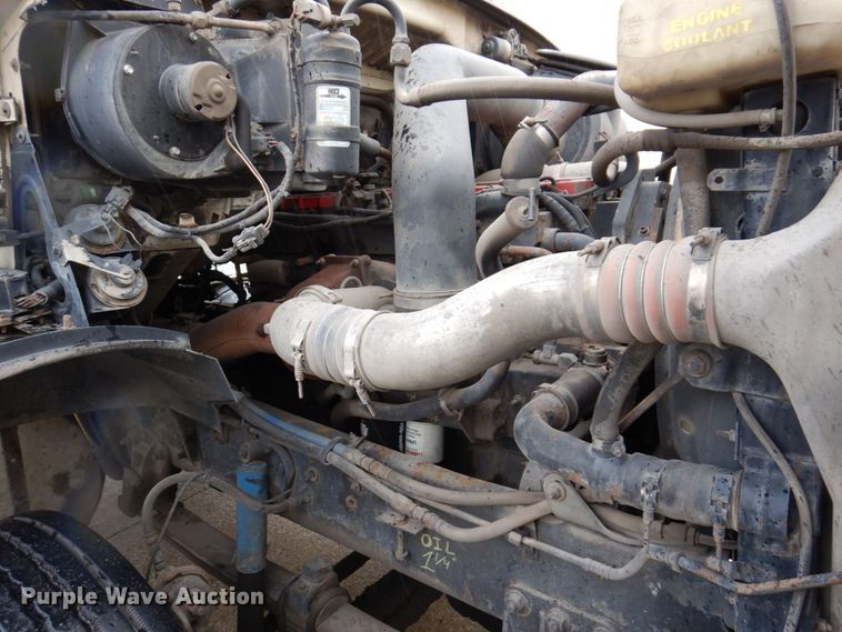 image for item JL9906 2001 Sterling A9500 semi truck