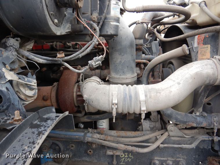 image for item JL9906 2001 Sterling A9500 semi truck