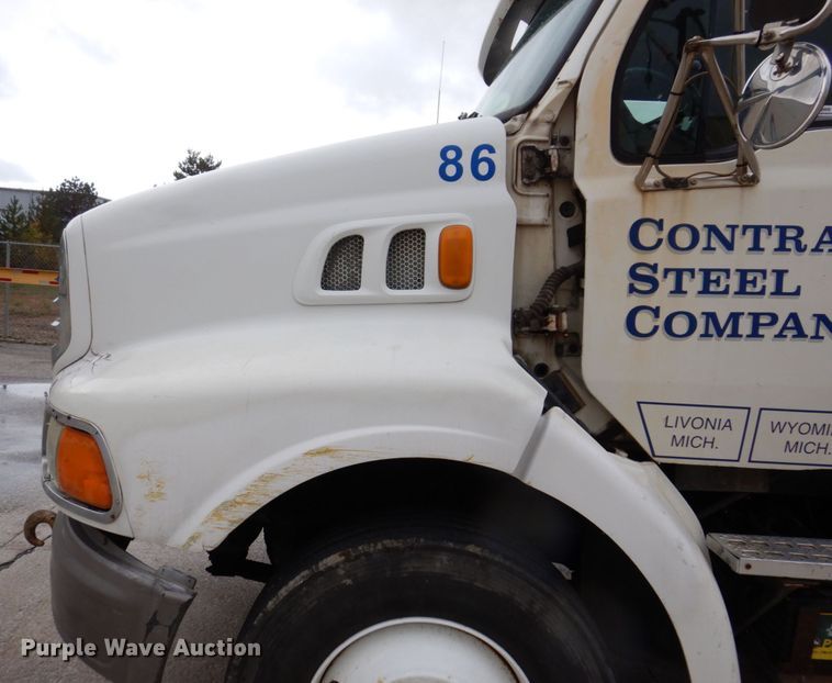 image for item JL9906 2001 Sterling A9500 semi truck