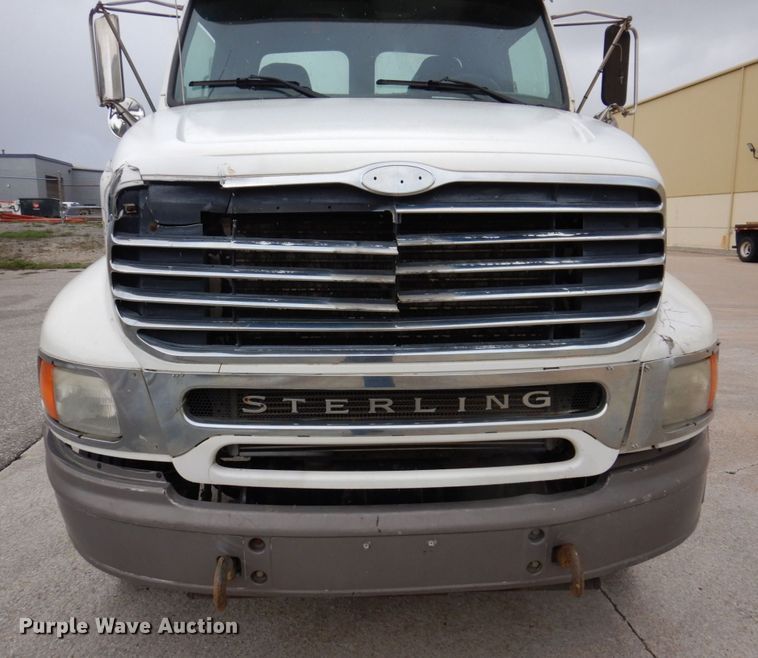 image for item JL9906 2001 Sterling A9500 semi truck