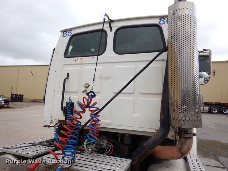 image for item JL9906 2001 Sterling A9500 semi truck