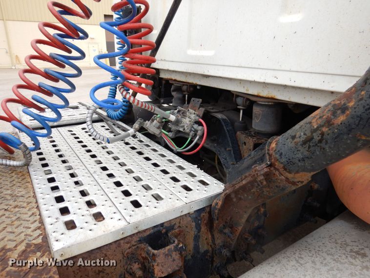 image for item JL9906 2001 Sterling A9500 semi truck