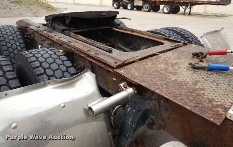 image for item JL9906 2001 Sterling A9500 semi truck